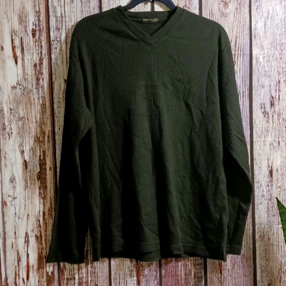 Men's ribbed v-neck shirt
